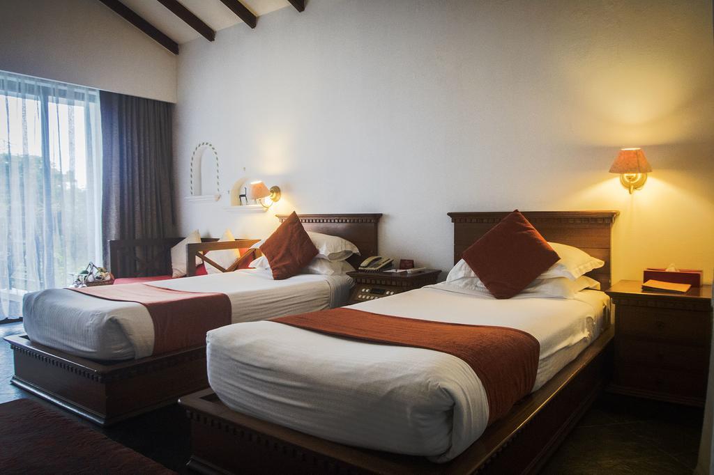 แชงกรีลาลาวิลเลจโปคารา Hotel โพคารา ภายนอก รูปภาพ