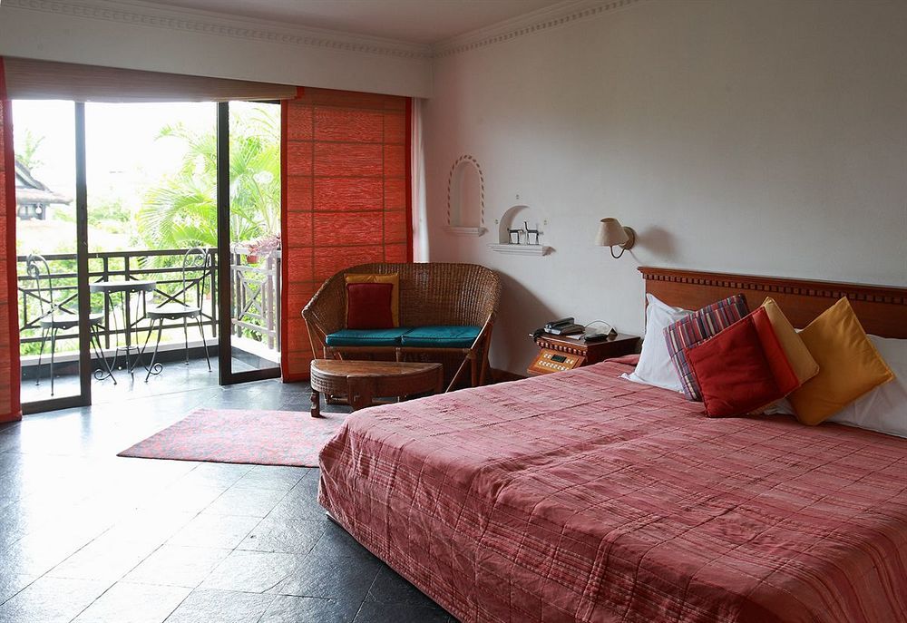 แชงกรีลาลาวิลเลจโปคารา Hotel โพคารา ภายนอก รูปภาพ