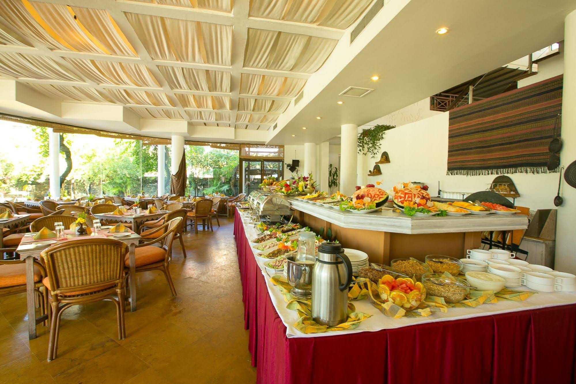 แชงกรีลาลาวิลเลจโปคารา Hotel โพคารา ภายนอก รูปภาพ
